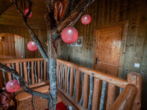 HÉBERGEMENT INSOLITE 10 personnes - Château dans les branches 