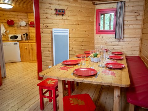 HÉBERGEMENT INSOLITE 10 personnes - Manoir dans les branches