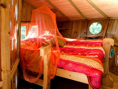 HÉBERGEMENT INSOLITE 2 personnes - Cabane dans les arbres (avec toilettes sèches, sans douche)