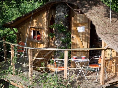 HÉBERGEMENT INSOLITE 2 personnes - Cabane dans les arbres (avec toilettes sèches, sans douche)