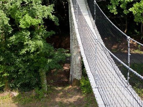 HÉBERGEMENT INSOLITE 2 personnes - Cabane dans les arbres (avec toilettes sèches, sans douche)