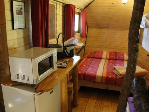 HÉBERGEMENT INSOLITE 2 personnes - Cabane dans les arbres (avec toilettes sèches, sans douche)