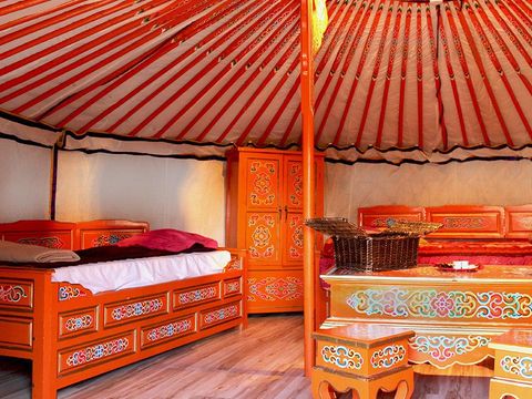 HÉBERGEMENT INSOLITE 7 personnes - Yourte (sans toilette, ni douche)