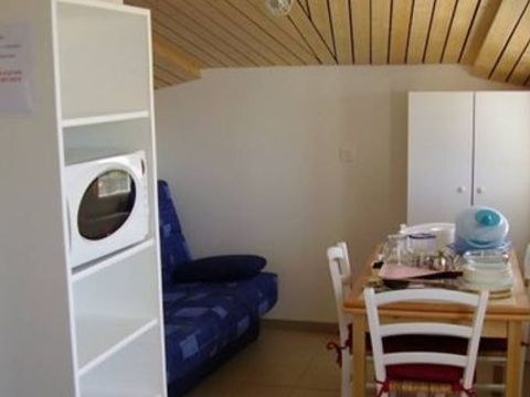 HÉBERGEMENT INSOLITE 4 personnes - Quilles en l air 3/4 