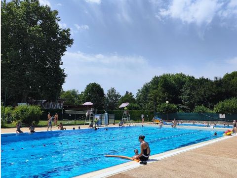 Emplacement - Emplacement - Camping-car eau + évacuation eaux usées / (branchement électrique en option)