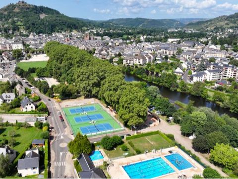 Emplacement - Emplacement - Camping-car eau + évacuation eaux usées / (branchement électrique en option)