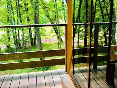 Hébergement 1/6 personnes - Cabane perchée familiale avec jacuzzi dans les bois
