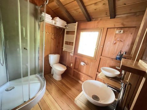 Hébergement 1/6 personnes - Cabane perchée familiale avec jacuzzi dans les bois