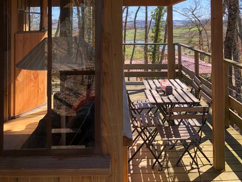 HÉBERGEMENT INSOLITE 6 personnes - Cabane perchée familiale avec jacuzzi dans les bois 1/6 pers