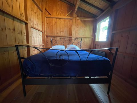 HÉBERGEMENT INSOLITE 6 personnes - Cabane perchée familiale avec jacuzzi dans les bois 1/6 pers