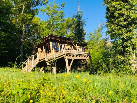 Insolite 6 personnes - Cabane et jacuzzi privatif 1/6 pers
