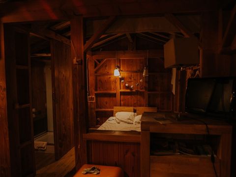Insolite 6 personnes - Cabane et jacuzzi privatif 1/6 pers