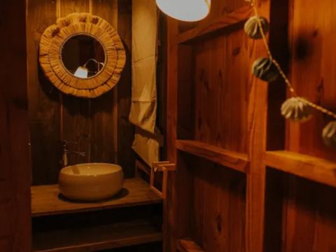 Insolite 6 personnes - Cabane et jacuzzi privatif 1/6 pers