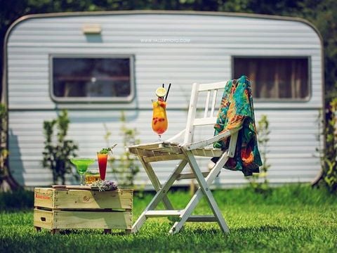Emplacement - STANDARD : Caravane + voiture + Electricité 3A