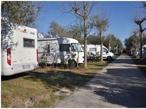 Emplacement - STANDARD : Caravane + voiture + Electricité 3A
