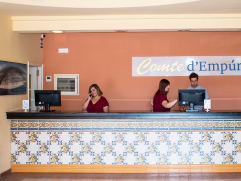 Apartaments Comte d'Empuries - Camping Girona