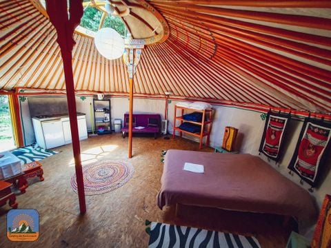 HÉBERGEMENT INSOLITE 6 personnes - sans sanitaires