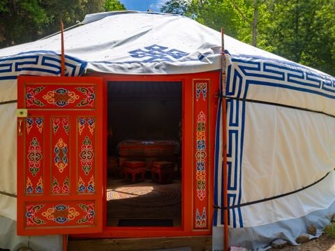 HÉBERGEMENT INSOLITE 6 personnes - sans sanitaires