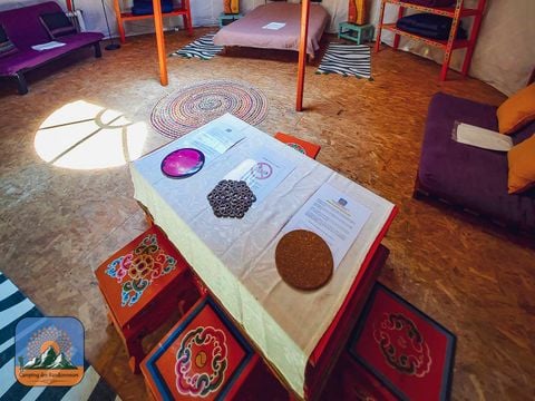 HÉBERGEMENT INSOLITE 6 personnes - sans sanitaires