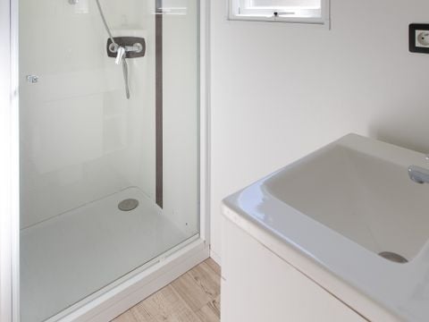 MOBILHOME 4 personnes - CONFORT - 2 Chambres - TV - avec terrasse semi couverte