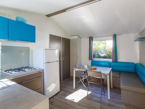 MOBILHOME 4 personnes - CONFORT - 2 Chambres - TV - avec terrasse semi couverte