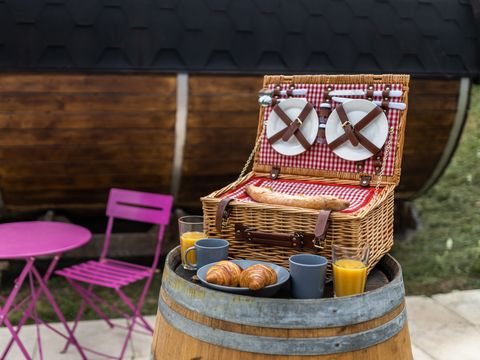 HÉBERGEMENT INSOLITE 2 personnes - Chambre Tonneau BARREL - 1 chambre (sans sanitaires)