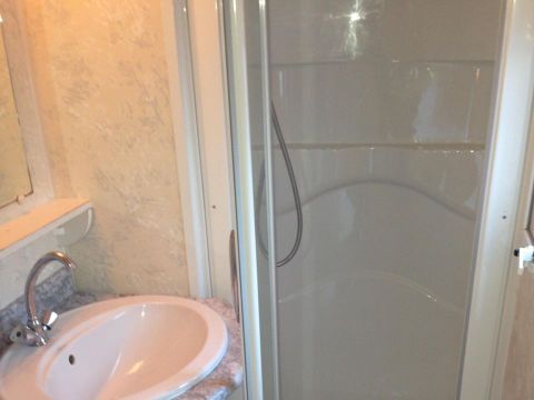 Mobilhome 4 personnes - Iris 24m2 - arrivée mercredi,