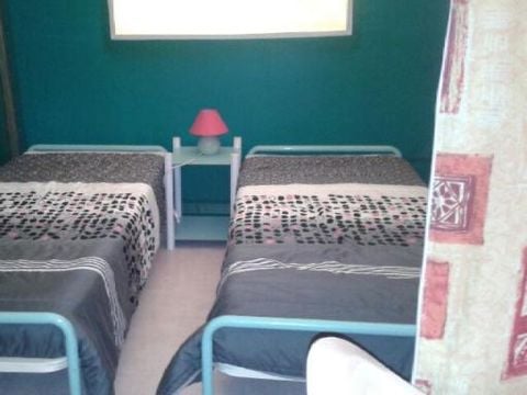 Bungalow toilé 4 personnes - B 15 - 2 chambres - Sans santaires