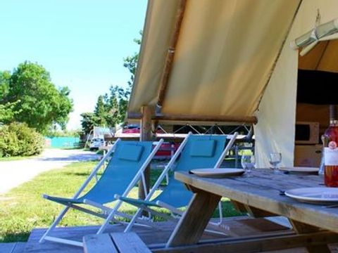 Tente en toile et en bois 5 personnes - ECOLODGE STANDARD sans sanitaires 20 m²