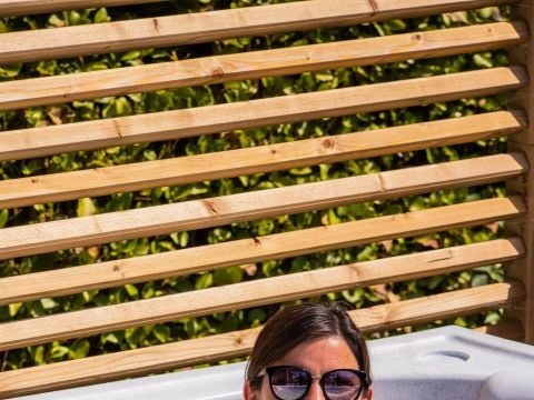 MOBILHOME 6 personnes - Côté Jardin 4 Pièces 6 Personnes + Jacuzzi + TV