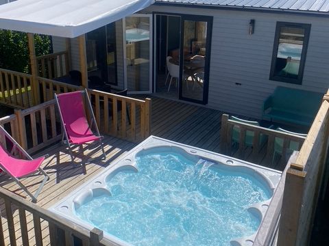 MOBILHOME 4 personnes - Côté Jardin Jacuzzi privé - 2 chambres