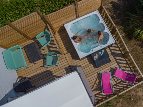 MOBILHOME 6 personnes - Côté Jardin Jacuzzi privé - 3 chambres