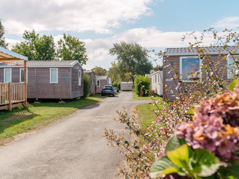 Mobilhome 6 personnes - Standard 28m² - 3 chambres - TV - Terrasse