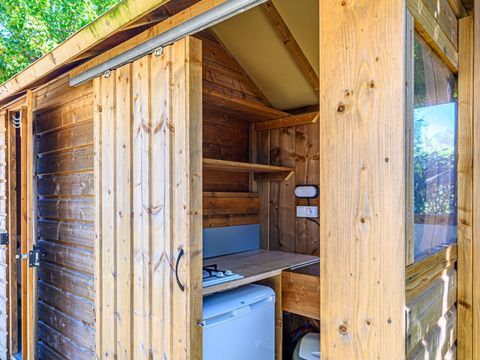 Emplacement - NOUVEAUTE : Forfait Premium : emplacement 16A équipé d'une Freecamp (cabane avec sanitaires)