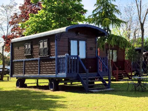 Insolite 4 personnes - ROULOTTE GITE (avec cuisine) - 18 m²