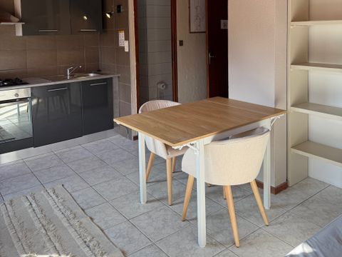 STUDIO 2 personnes - Confort  TV