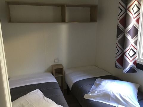 MOBILHOME 4 personnes - des Familles 2  CH - 4 PERS 32 m² - TV + CLIM + LV + DRAPS (inclus à la location à la semaine)