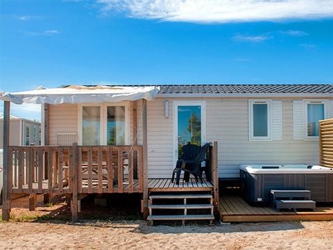 MOBILHOME 6 personnes - Ultimate | 3 Ch. | 6 Pers. | Terrasse Couverte | Jacuzzi | 2 SDB | Clim. | TV