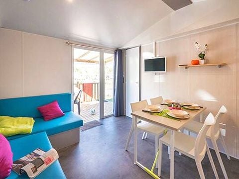MOBILHOME 4 personnes - Mobil-home | Ultimate | 2 Ch. | 4 Pers. | Terrasse Couverte | Jacuzzi | 2 SDB | Clim. | TV