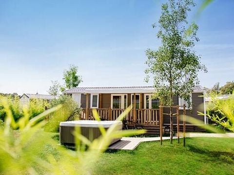 MOBILHOME 4 personnes - Ultimate | 2 Ch. | 4 Pers. | Terrasse surélevée | Jacuzzi | 2 SDB | Clim. | TV