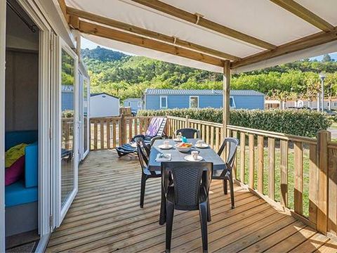 MOBILHOME 4 personnes - Mobil-home | Ultimate | 2 Ch. | 4 Pers. | Terrasse Couverte | Jacuzzi | 2 SDB | Clim. | TV