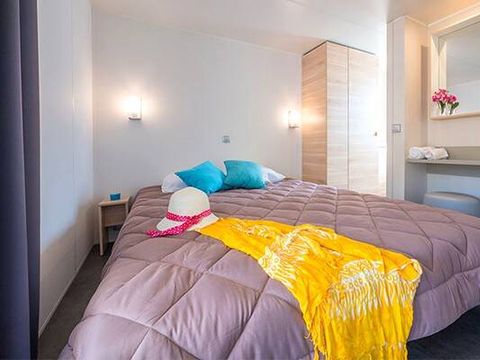 MOBILHOME 4 personnes - Ultimate | 2 Ch. | 4 Pers. | Terrasse surélevée | Jacuzzi | 2 SDB | Clim. | TV
