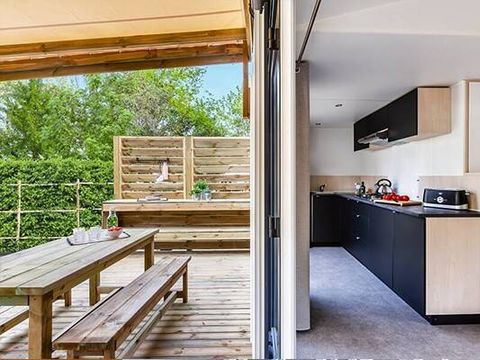 MOBILHOME 4 personnes - Ultimate | 2 Ch. | 4 Pers. | Terrasse surélevée | Douche tropicale | 1 SDB | Clim. | TV