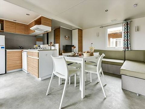 MOBILHOME 6 personnes - Mobil-home | Ultimate | 3 Ch. | 6 Pers. | Terrasse surélevée | 2 SDB | Clim. | TV
