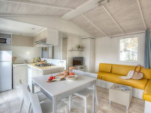 MOBILHOME 6 personnes - Ultimate | 3 Ch. | 6 Pers. | Terrasse surélevée | Jacuzzi | 2 SDB | Clim. | TV