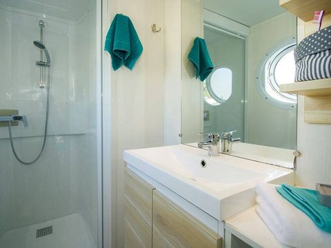 MOBILHOME 6 personnes - Ultimate | 3 Ch. | 6 Pers. | Terrasse surélevée | Jacuzzi | 2 SDB | Clim. | TV