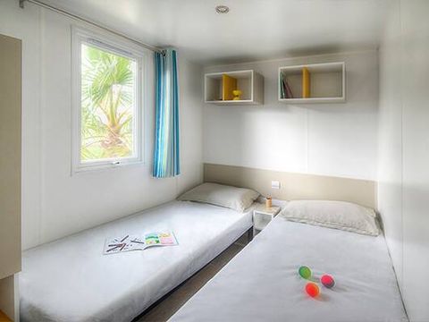 MOBILHOME 6 personnes - Ultimate | 3 Ch. | 6 Pers. | Terrasse surélevée | Jacuzzi | 2 SDB | Clim. | TV