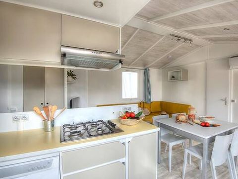 MOBILHOME 6 personnes - Ultimate | 3 Ch. | 6 Pers. | Terrasse surélevée | Jacuzzi | 2 SDB | Clim. | TV