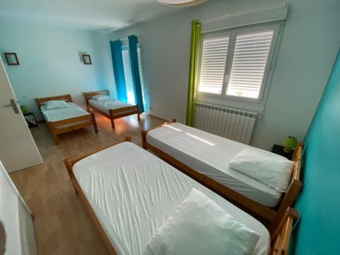APPARTEMENT 10 personnes - 4 chambres - au 1er étage d'une maison