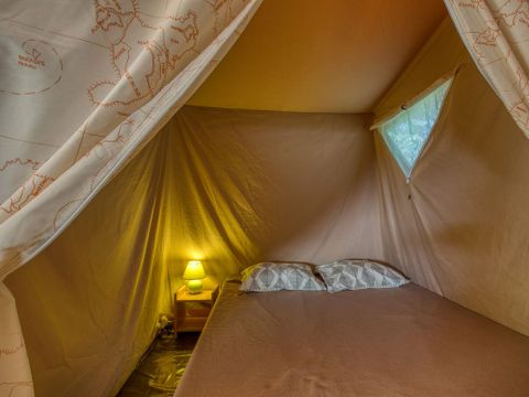 Tente en toile et en bois 5 personnes - LODGE CANADA sans sanitaires 20 m²